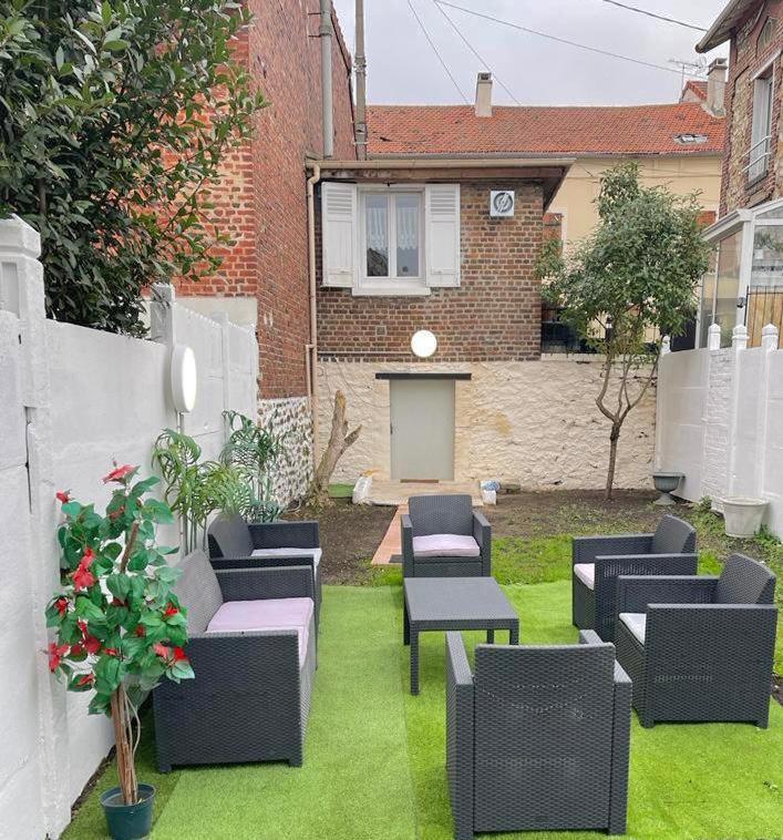 Jolie Petite Maison Avec Un Grand Jardin Montmagny ภายนอก รูปภาพ